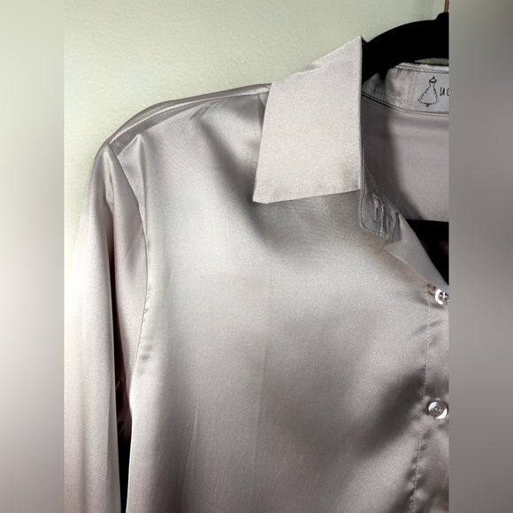 Classic satin blouse - Picture 2 of 4